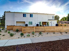 5600 W 78th St in Los Angeles, CA - Building Photo - Building Photo