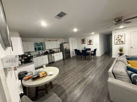 5616 Hollow Pines Dr in Houston, TX - Building Photo