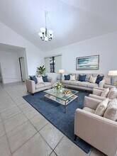 150 SW 97th Ave in Pembroke Pines, FL - Building Photo - Building Photo