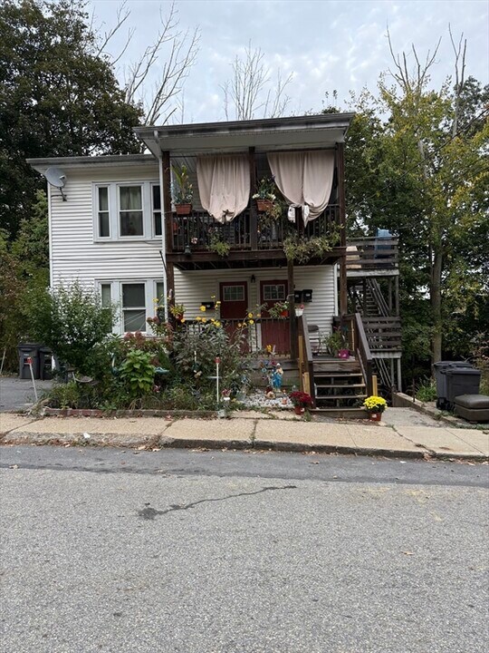 146 Sherman St in Gardner, MA - Building Photo