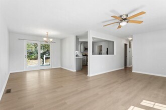 210 Cynthia Dr in Hampton, VA - Building Photo - Building Photo