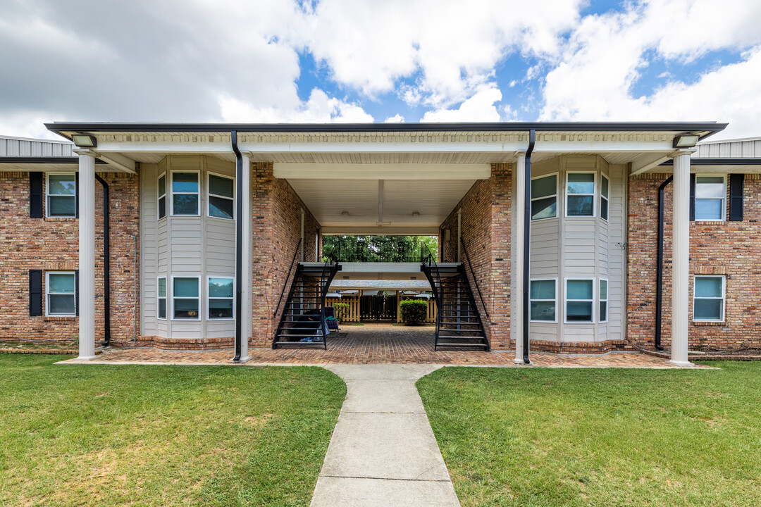 Courtyard Apartments at Cordova in Pensacola, FL - Building Photo