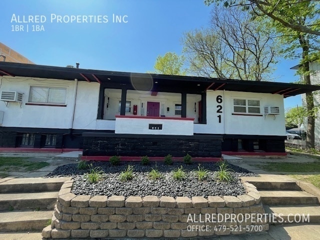 property at 621 N Leverett