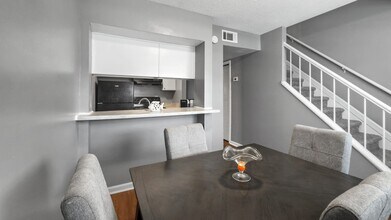 Amelia West Townhomes in Valdosta, GA - Foto de edificio - Building Photo