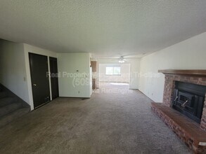 8831 W Entiat Ave in Kennewick, WA - Building Photo - Building Photo