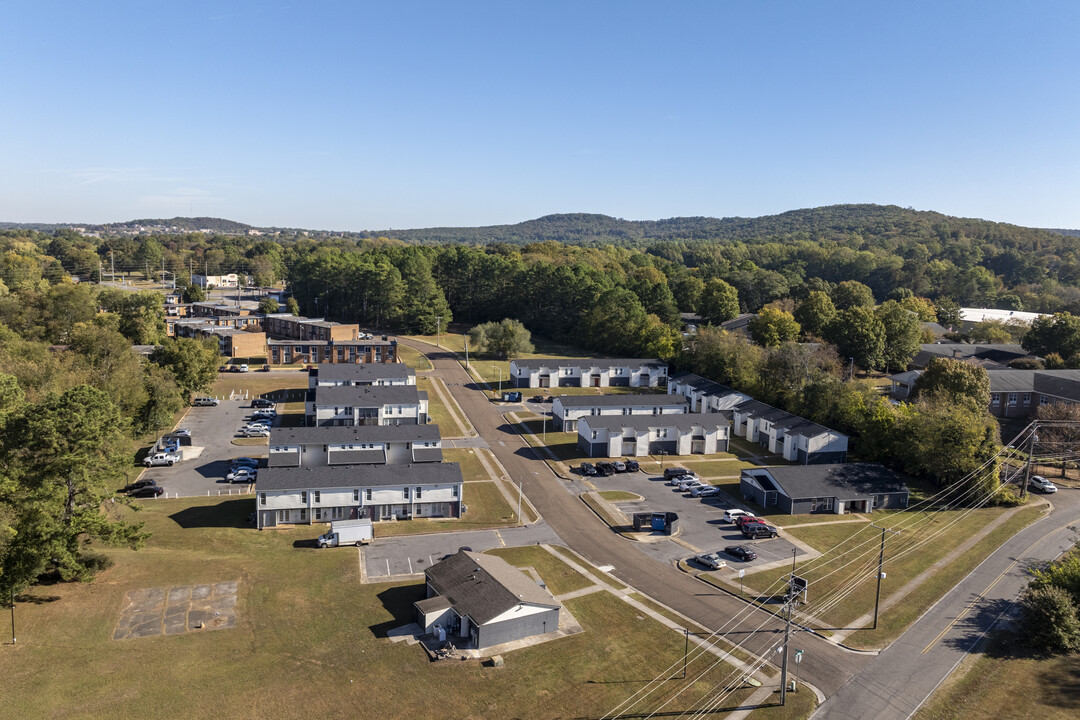 Academy Apartments in Huntsville, AL - Foto de edificio