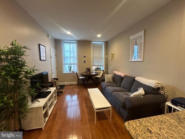 530 N 15th St in Philadelphia, PA - Building Photo - Building Photo