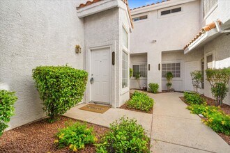 5201 S Torrey Pines Dr in Las Vegas, NV - Building Photo - Building Photo