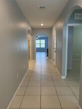 8216 Bilston Village Ln in Gibsonton, FL - Foto de edificio - Building Photo