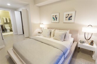 117 SW 10th St-Unit -2303 in Miami, FL - Foto de edificio - Building Photo