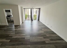 16909 N Bay Rd in Sunny Isles Beach, FL - Building Photo