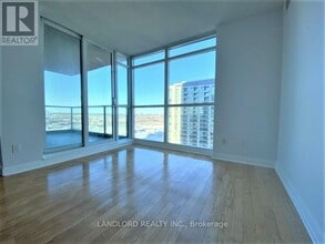 225 Sherway Gardens Rd in Toronto, ON - Building Photo - Building Photo