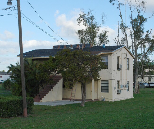 118 SW 1st St in Dania, FL - Building Photo - Building Photo