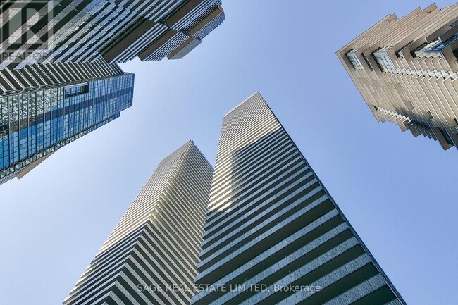 50 Charles St E in Toronto, ON - Building Photo - Building Photo