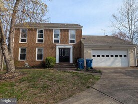 1516 Coat Ridge Rd in Herndon, VA - Building Photo