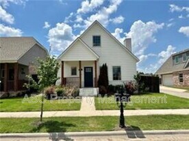 3819 W Maclura Way in Fayetteville, AR - Building Photo