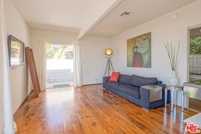 1541 Marlay Dr in Los Angeles, CA - Building Photo - Building Photo