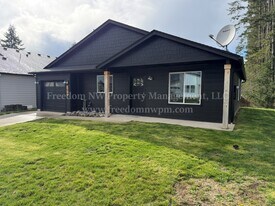 1019 Peach Rd in Winlock, WA - Building Photo