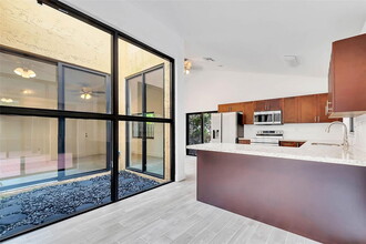 10240 SW 91st St in Miami, FL - Building Photo - Building Photo