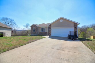 116 Pioneer Ct in Waynesville, MO - Building Photo - Building Photo