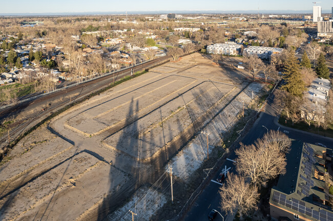 Four40 West in West Sacramento, CA - Building Photo - Building Photo