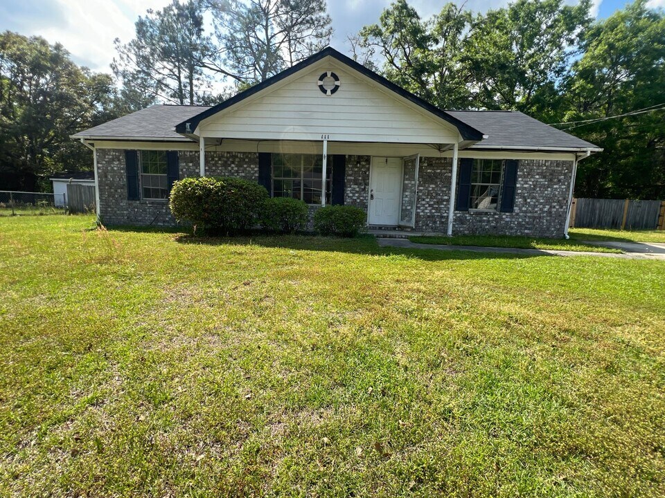 111 Bass Rd in Allenhurst, GA - Building Photo