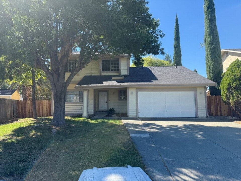 306 Dublin Way in Vacaville, CA - Building Photo