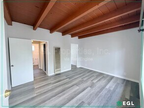 5833 Camerford Ave in Los Angeles, CA - Building Photo - Building Photo