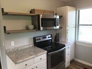 558 Pin Hook Rd, Unit 3 in Spring City, TN - Foto de edificio - Building Photo