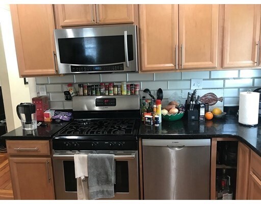 65 Conwell Ave in Somerville, MA - Foto de edificio