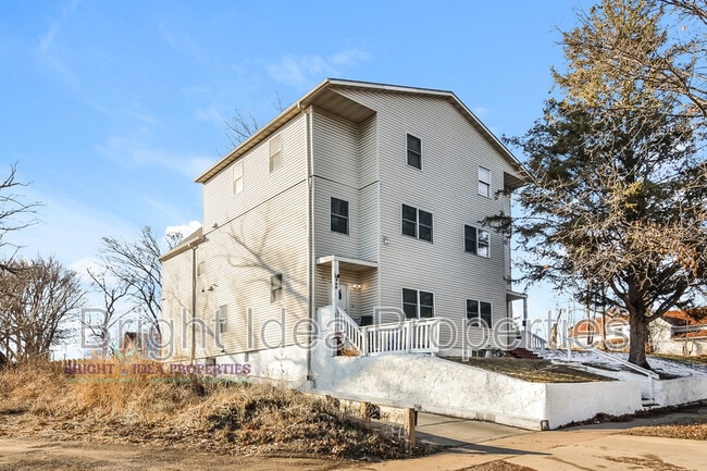 863 Clark St N in St. Paul, MN - Foto de edificio - Building Photo