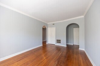 2446 N Hamlin Ave, Unit 2B in Chicago, IL - Building Photo - Building Photo