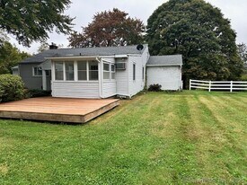 115 Center St in Wolcott, CT - Building Photo