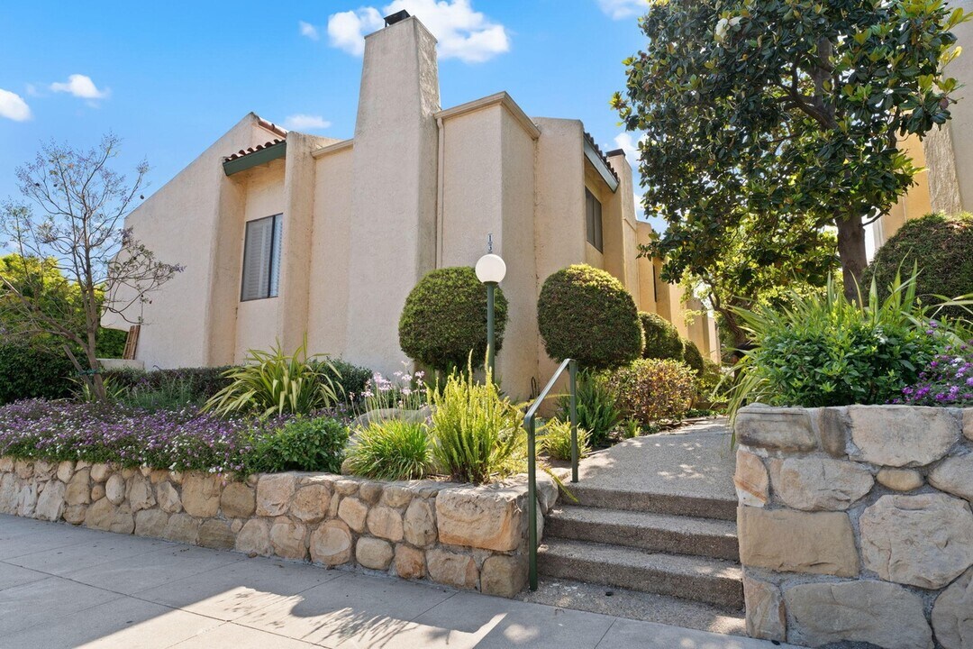 132 W Alamar Ave, Unit 1 in Santa Barbara, CA - Building Photo