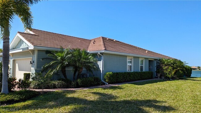 14822 Edgewater Cir in Naples, FL - Building Photo - Building Photo