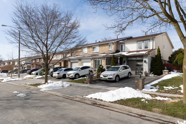 84 Valdor Dr in Toronto, ON - Building Photo - Building Photo