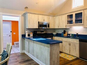 701 Broadway St in Longboat Key, FL - Building Photo - Building Photo