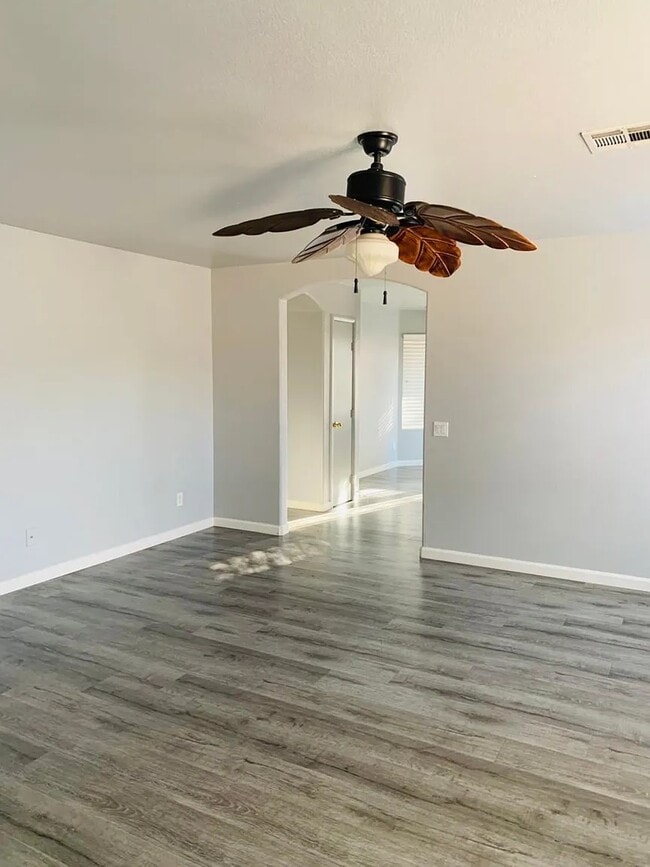 10911 Vallerosa St in Las Vegas, NV - Building Photo - Building Photo