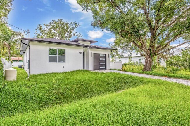 12308 Pittsfield Ave in Tampa, FL - Building Photo - Building Photo