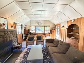 54059 Montgomery in Idyllwild, CA - Foto de edificio - Building Photo