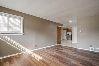 204 Mildred Ln in Benbrook, TX - Foto de edificio - Building Photo