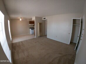 1905 Karen Sue Pl in El Paso, TX - Foto de edificio - Building Photo