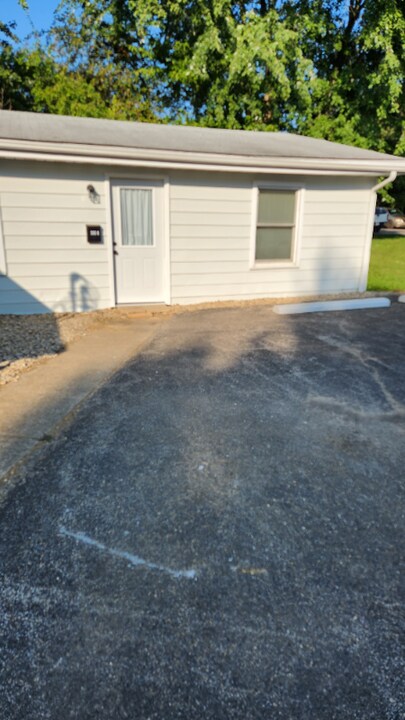 205 S 16th St-Unit -B in Petersburg, IN - Building Photo