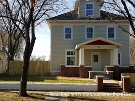 Furnished 5 Bedroom, 3.5 Bath Home in Sioux Falls, SD - Building Photo