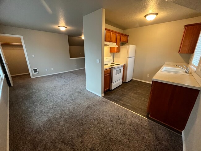 14373 Emily Pl, Unit Private Condo in Oregon City, OR - Building Photo - Building Photo