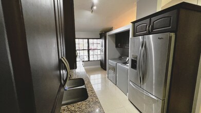 2310 Elm Ct in Pembroke Pines, FL - Building Photo - Building Photo