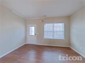 228 Elmhaven Dr in Simpsonville, SC - Foto de edificio - Building Photo