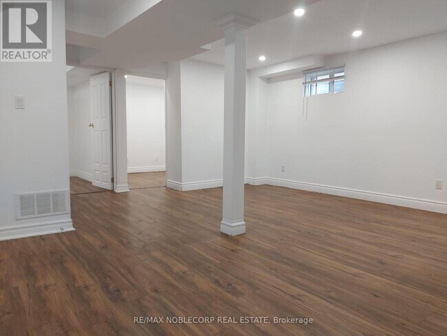 40 Gray Crescent in Richmond Hill, ON - Building Photo - Building Photo