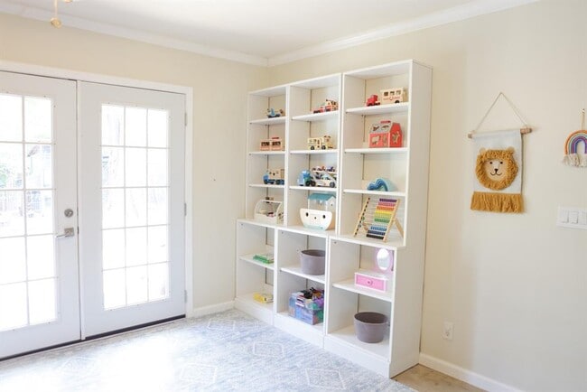 property at 4815 Oldfort Hill Dr