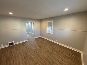 109 S Maple St in Hutchinson, KS - Building Photo - Building Photo